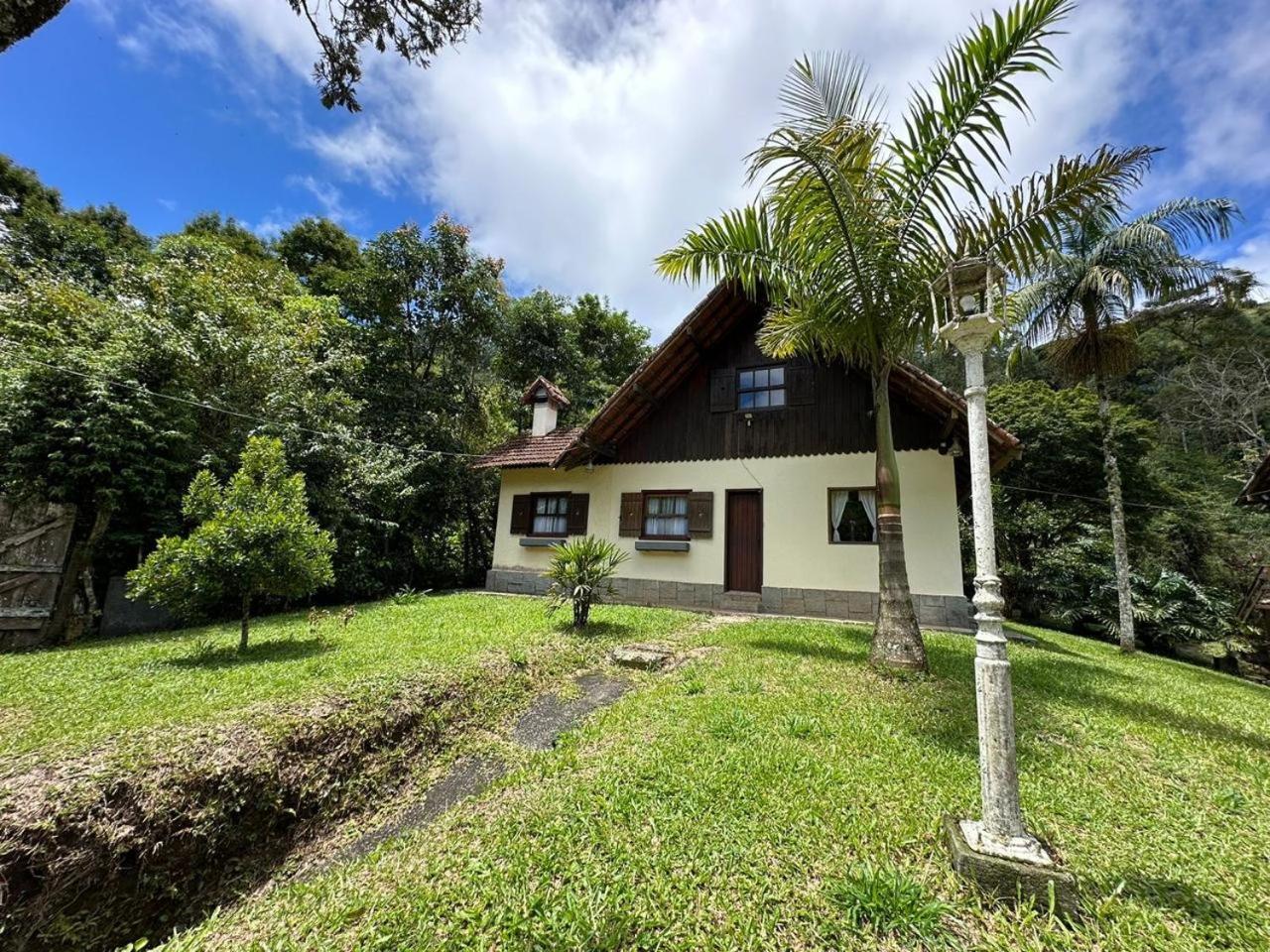 Casa Chalé Caminho do Vale