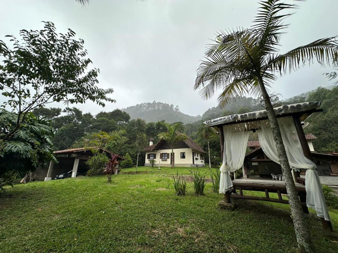 Casa Chalé Caminho do Vale