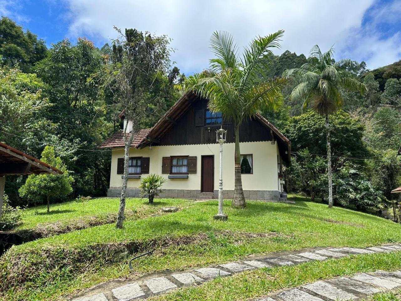 Casa Chalé Caminho do Vale