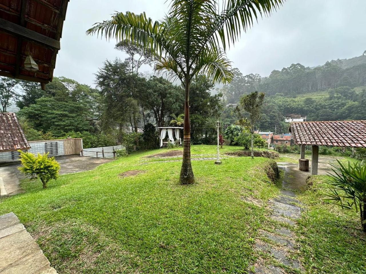 Casa Chalé Caminho do Vale