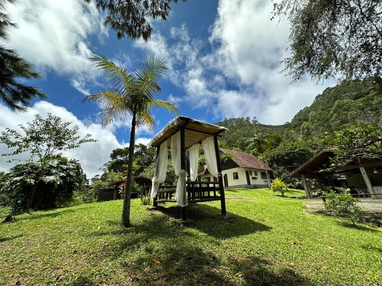 Casa Chalé Caminho do Vale