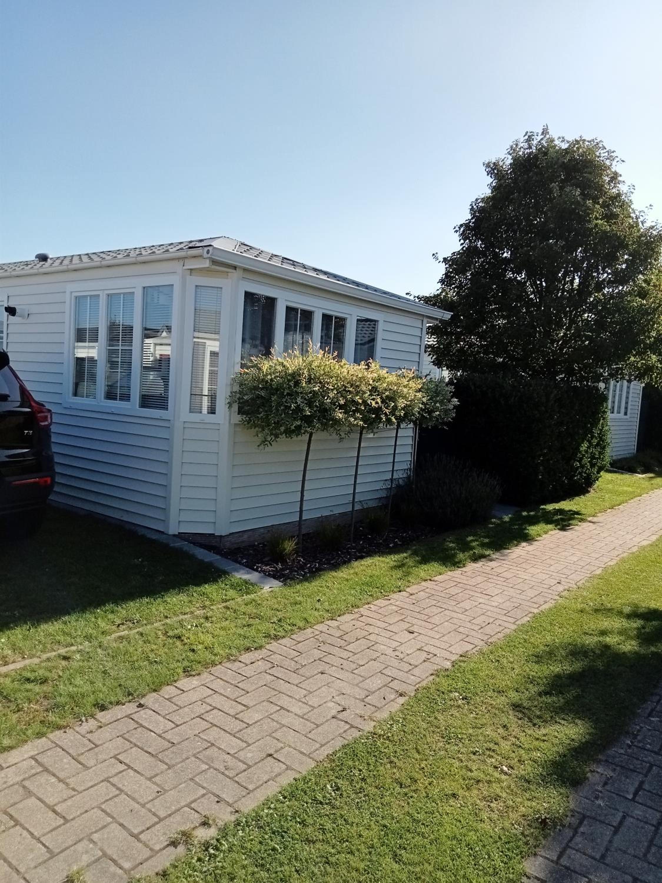 Superdeluxe stacaravan met eigen tuin en parkeerplaats nr 20