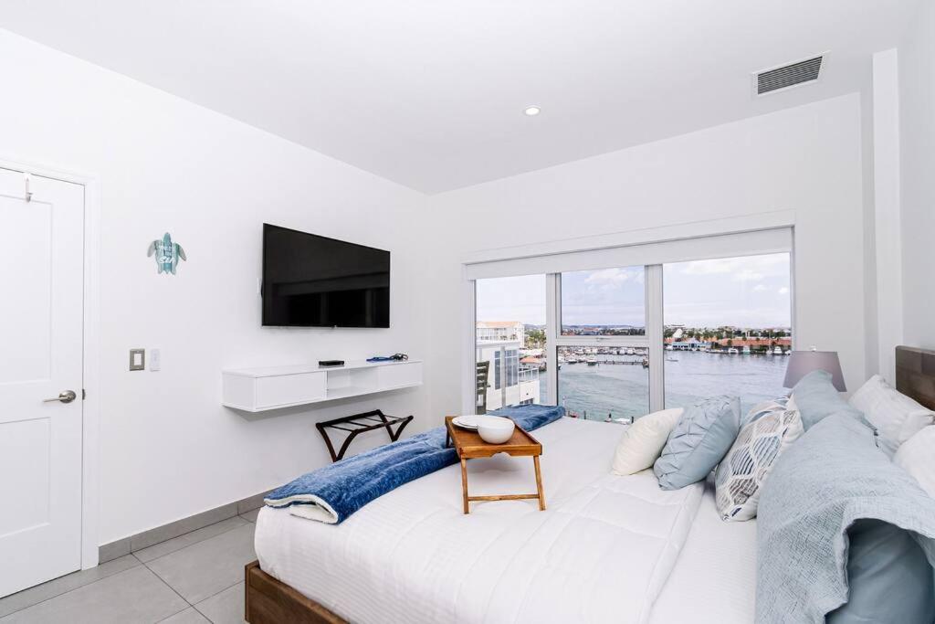Top Floor Condo-2/2-Solitude n Aruba