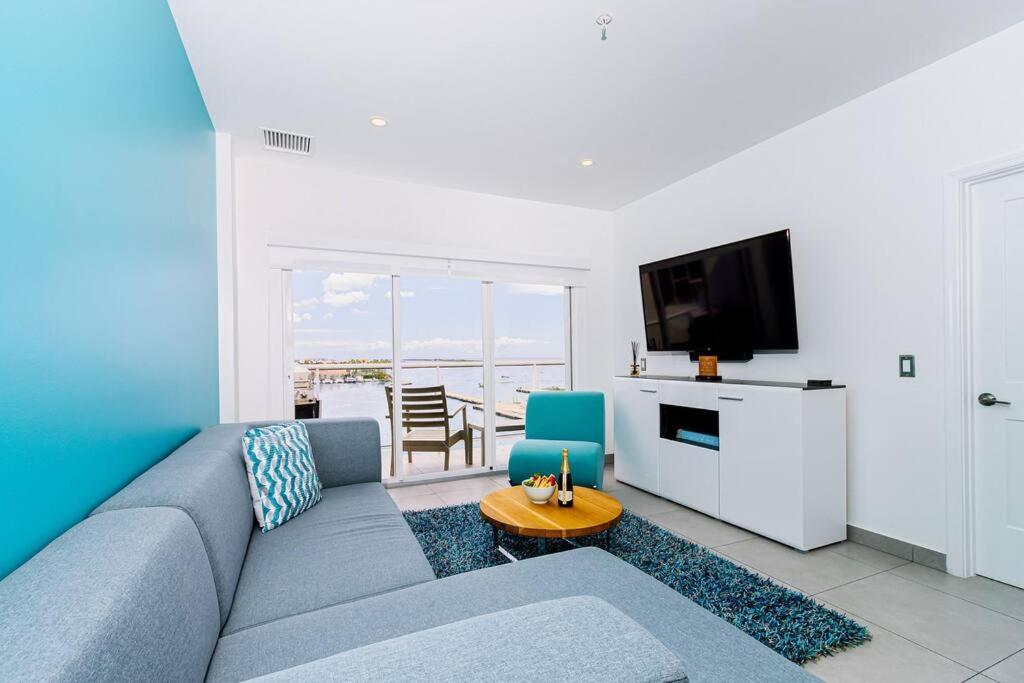Top Floor Condo-2/2-Solitude n Aruba