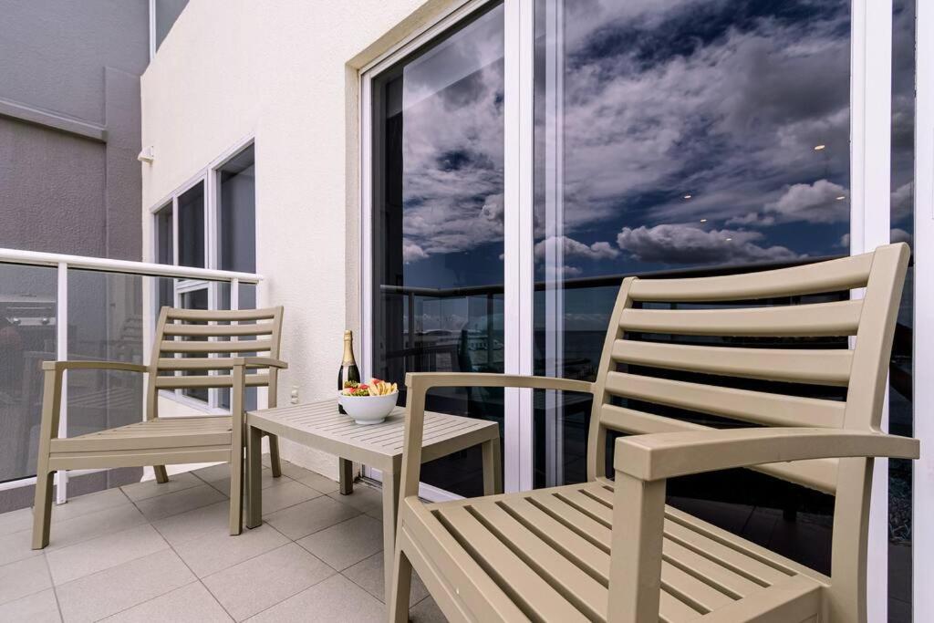 Top Floor Condo-2/2-Solitude n Aruba