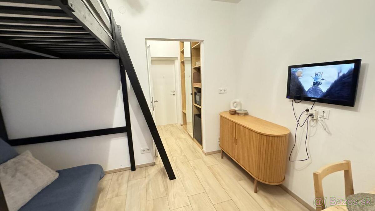 NĀVA PLACE Small & Cozy Studio in Hinterglemm - 650 m to Ski Lift, Wifi