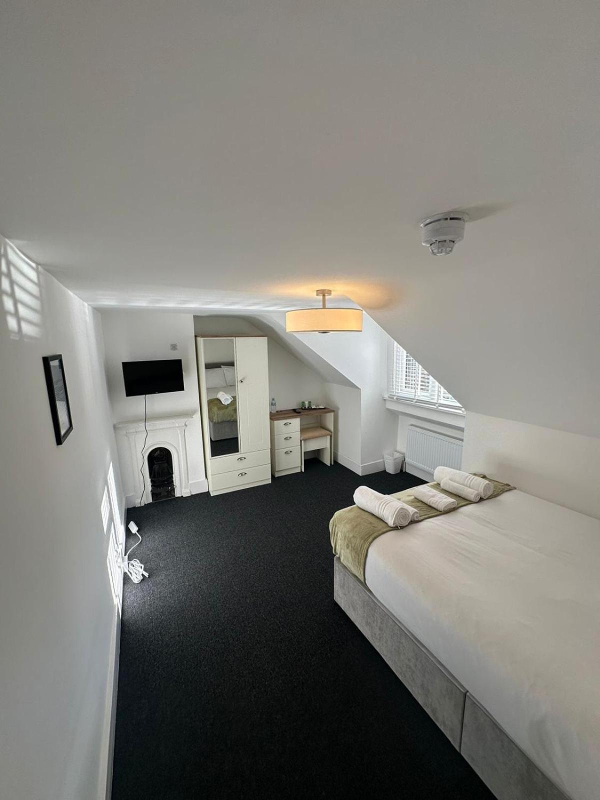 Cambridge Central Rooms - Tas Accommodations view 3