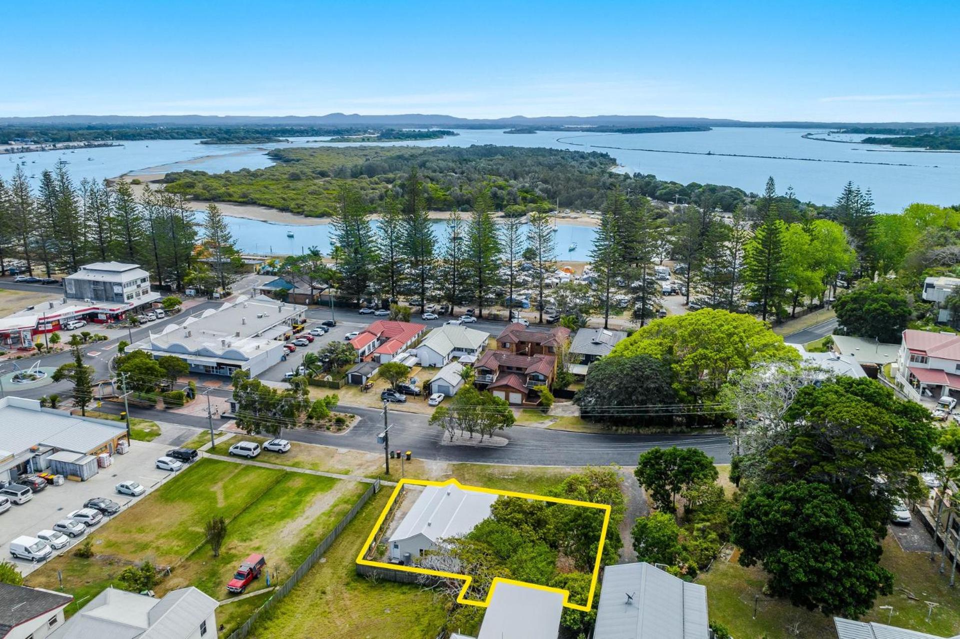Lime Tree Cottage - Pet Friendly Paradise - Holiday Yamba