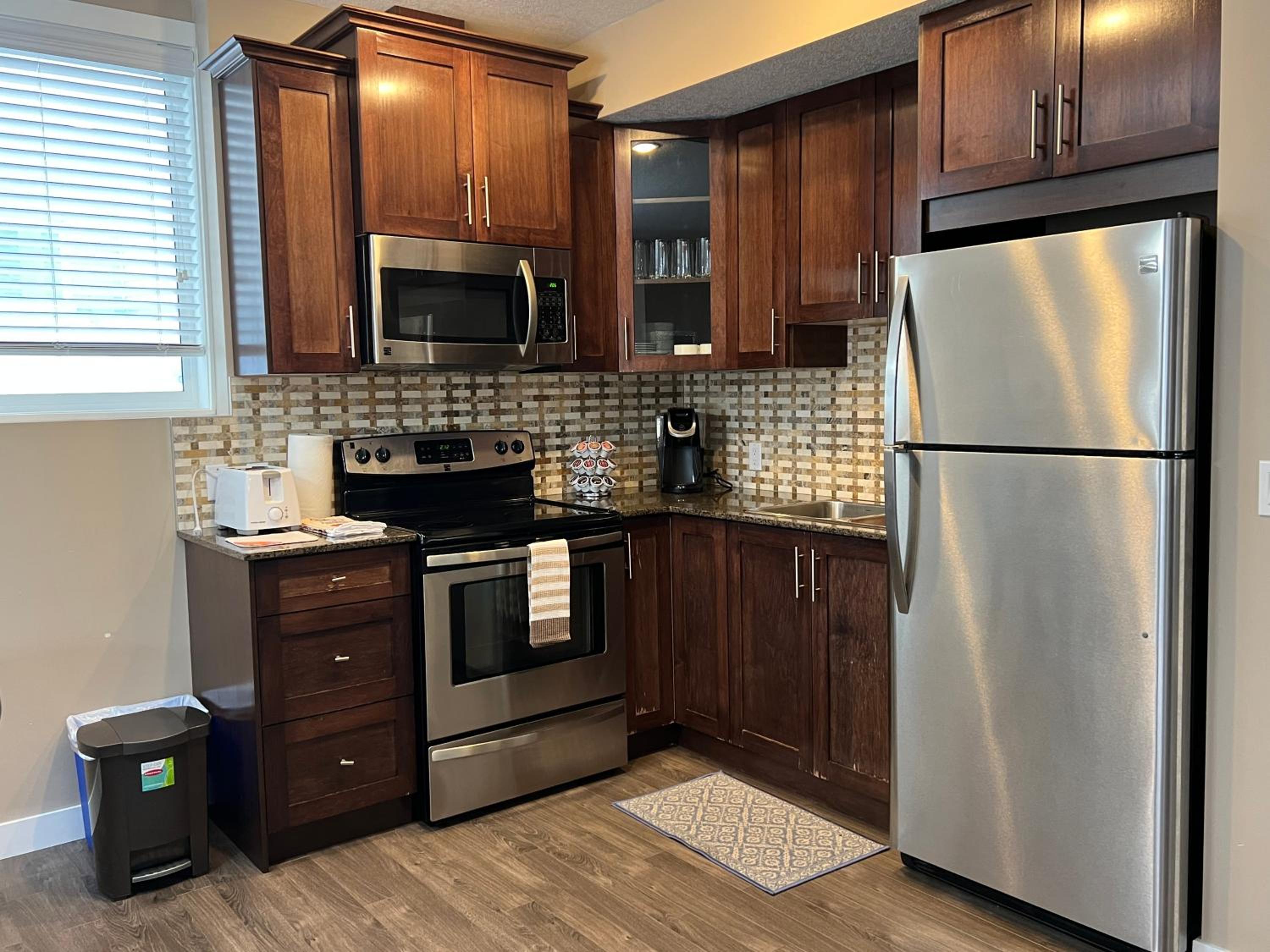 Spacious Private Walkout Entire Suite Close to YYC, DT, Shops, Stampede & Mountains with many Amenities in Panorama Hills NW - 4 Can Sleep