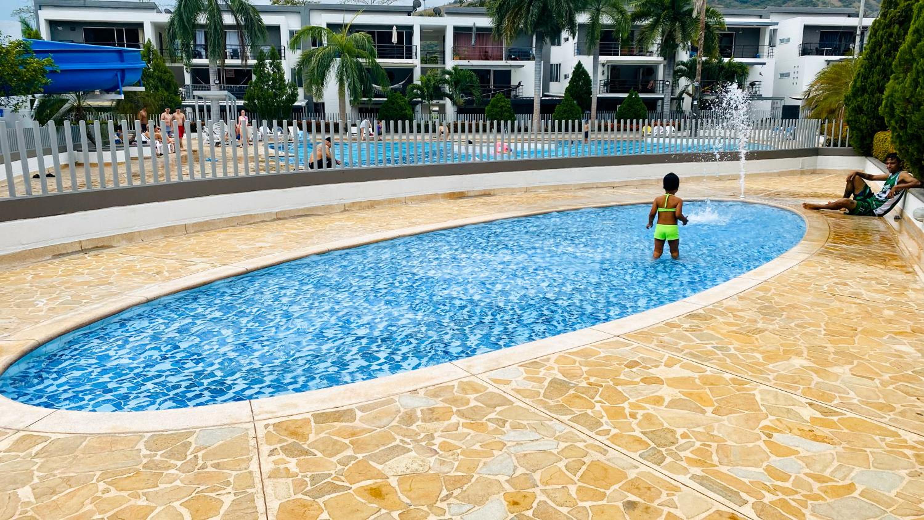 Apto Santa Fe muy cerca Parque Principal - Piscina