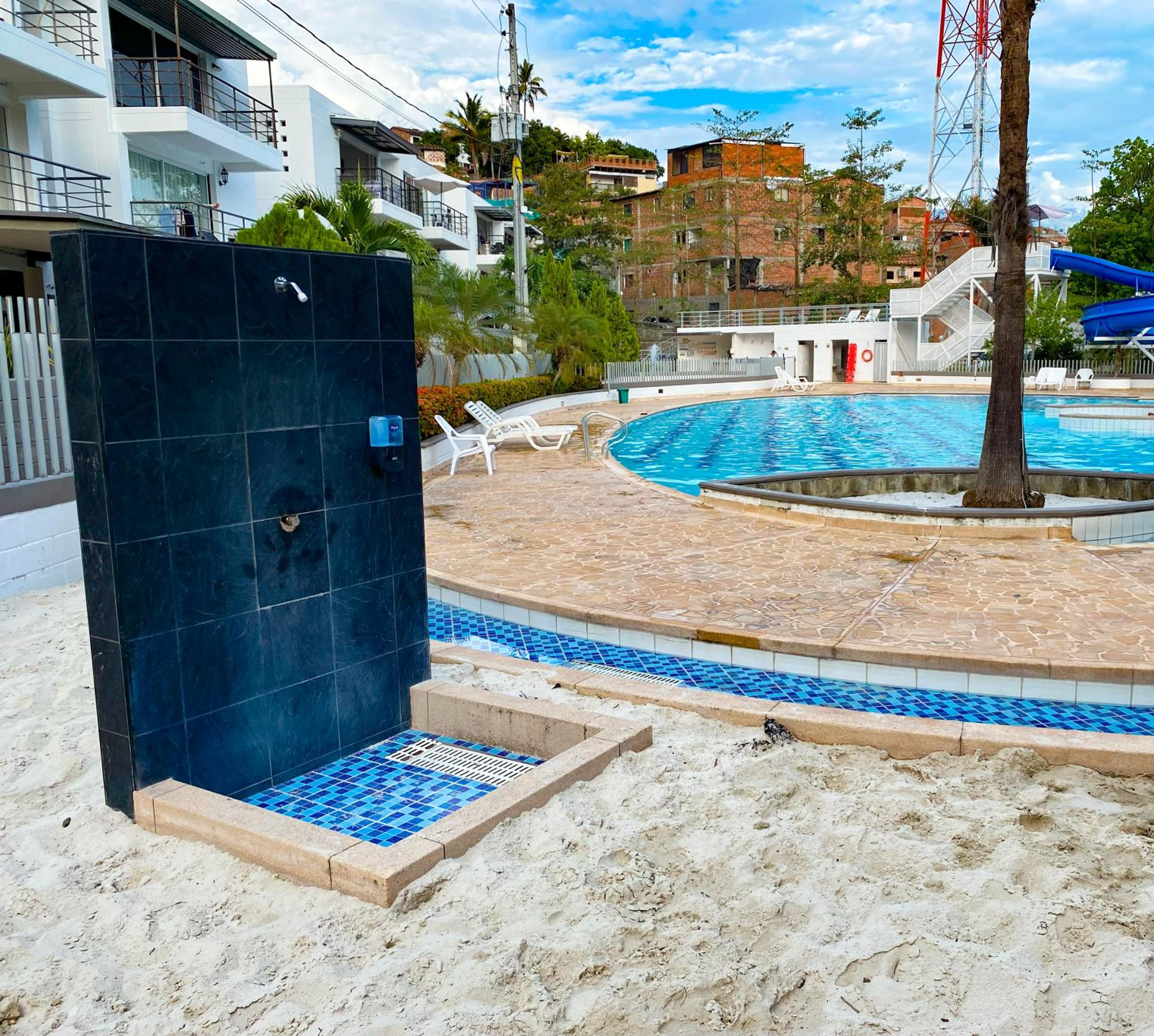 Apto Santa Fe muy cerca Parque Principal - Piscina