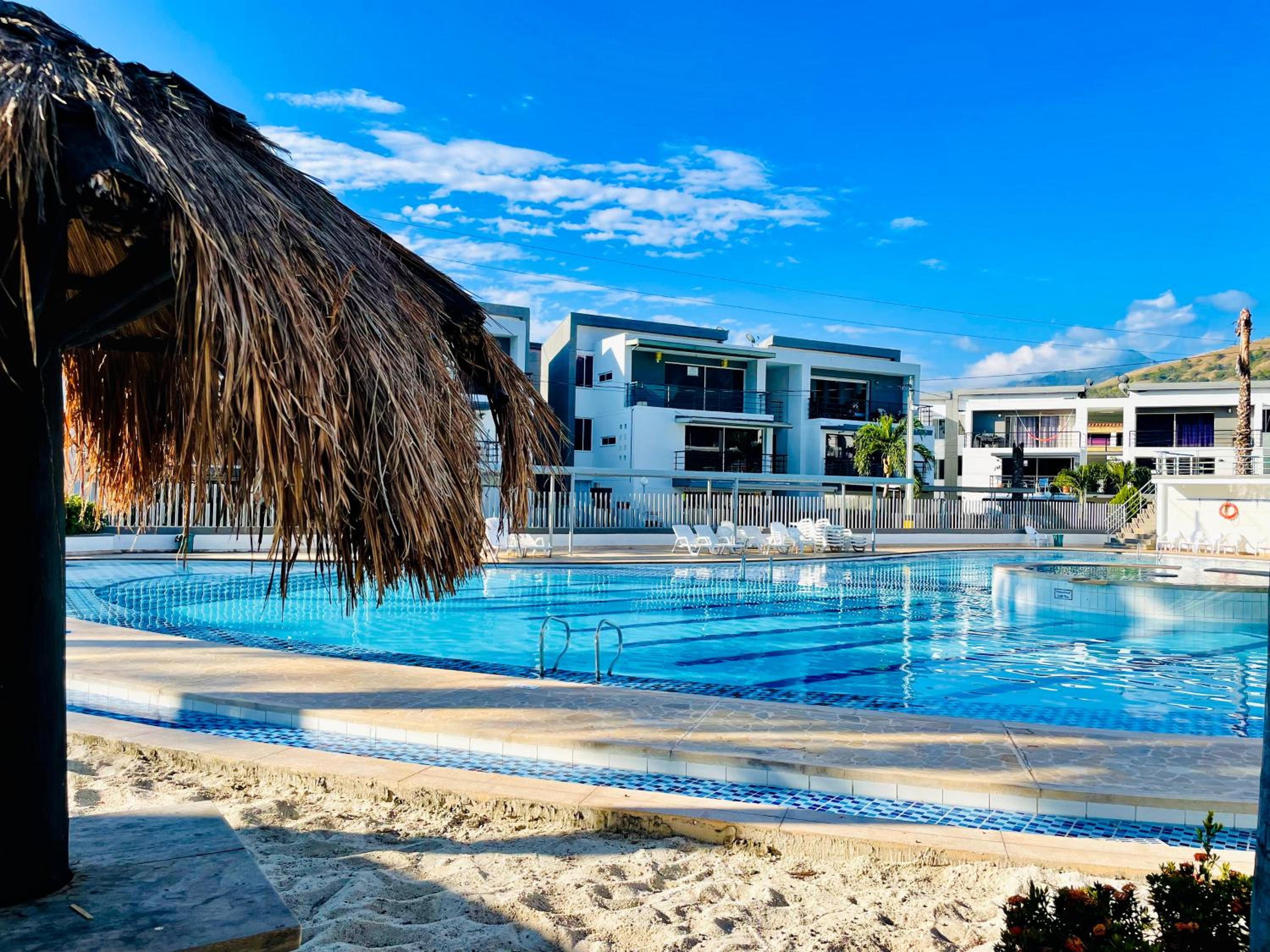 Apto Santa Fe muy cerca Parque Principal - Piscina