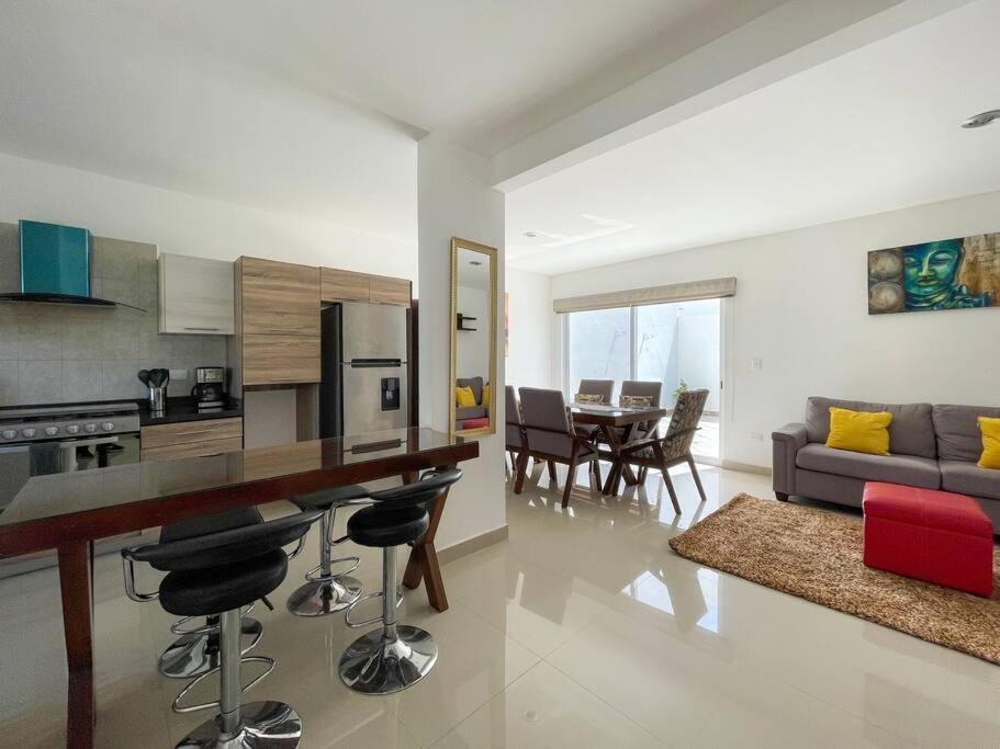 Prime Location House at Cerritos GREAT PRICE view 2