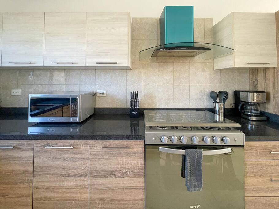 Prime Location House at Cerritos GREAT PRICE view 4