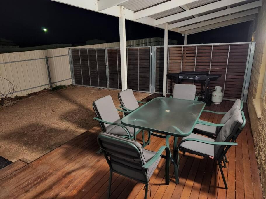 Poseidon's Oasis - Entire Home - Moonta Bay