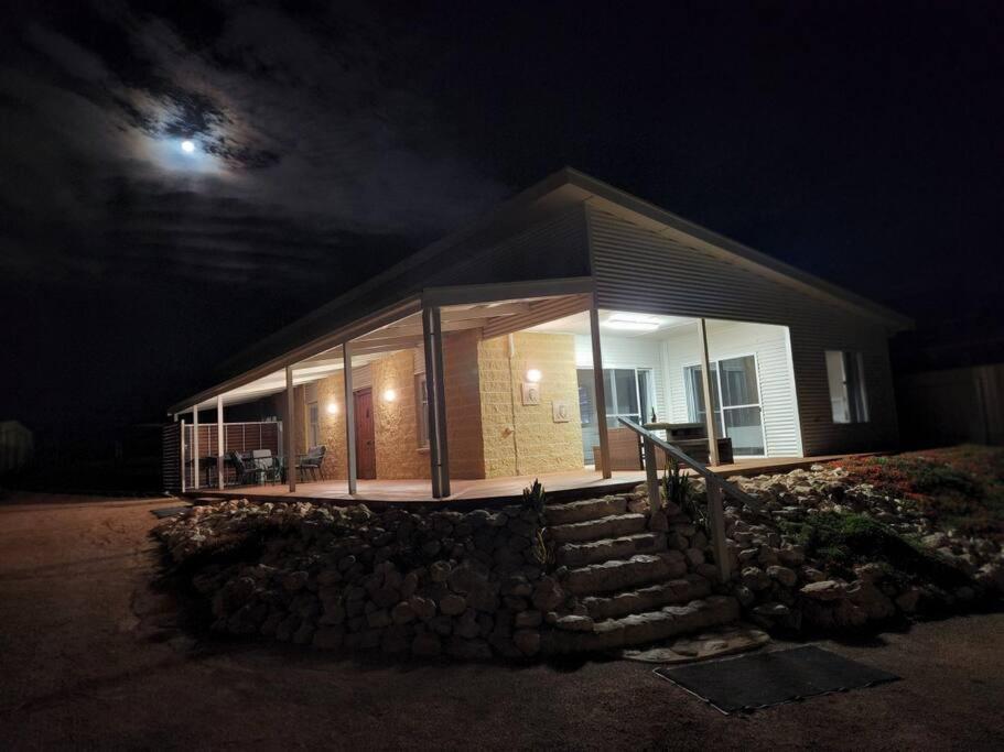 Poseidon's Oasis - Entire Home - Moonta Bay