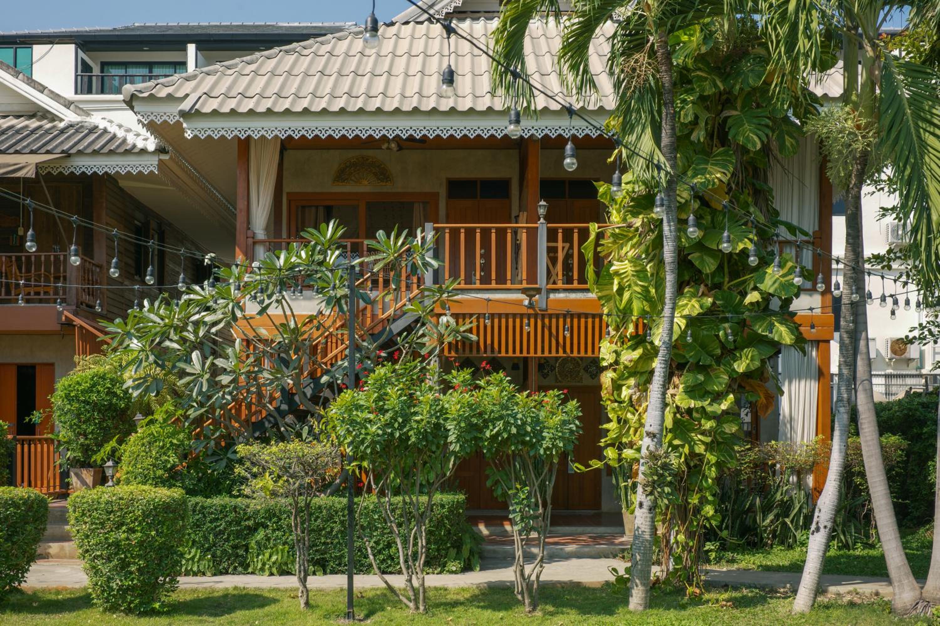 Hotel Buri Gallery House - Image 1