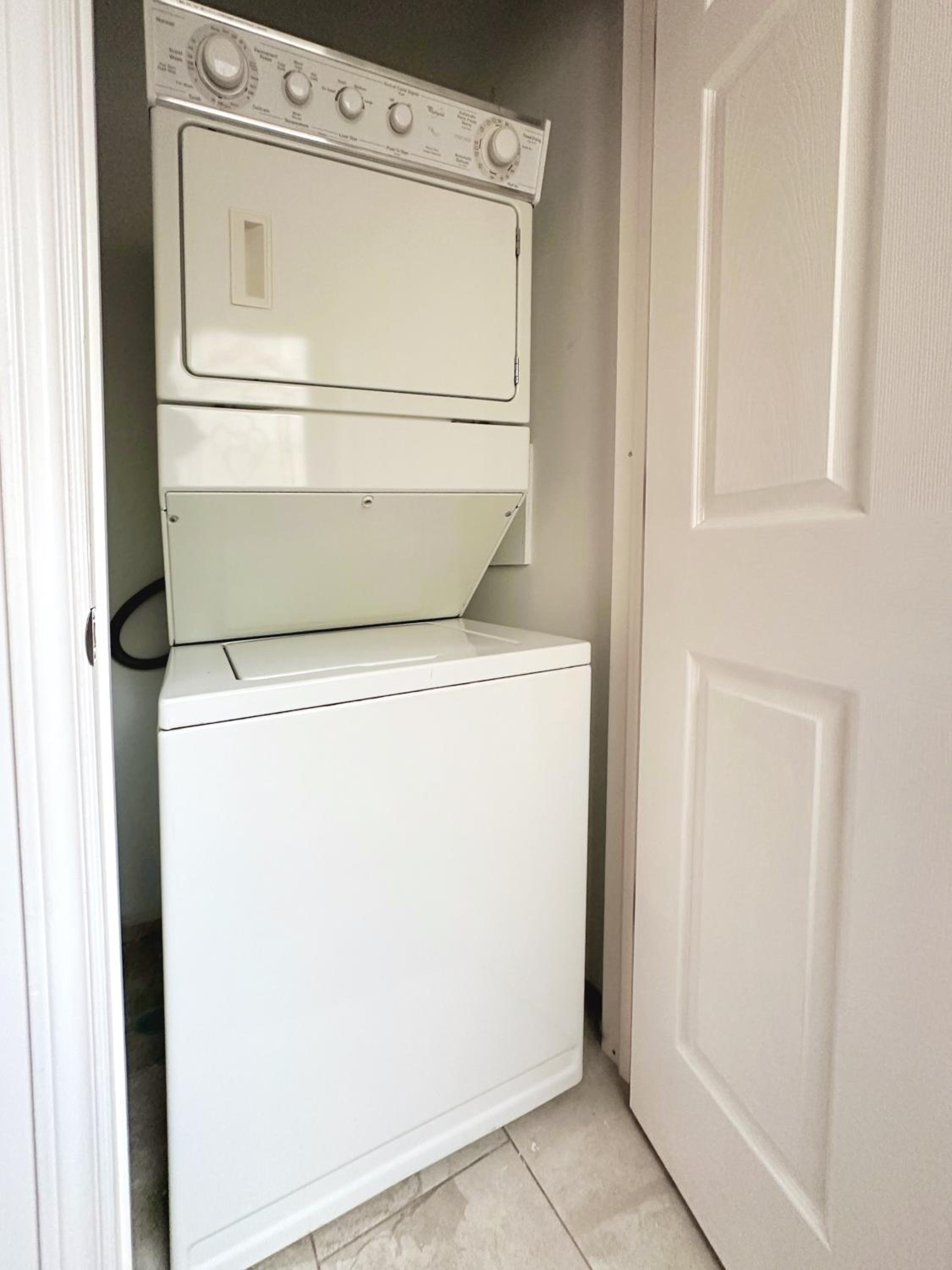 Elegant Spacious 4BR House in Upscale Neighborhood