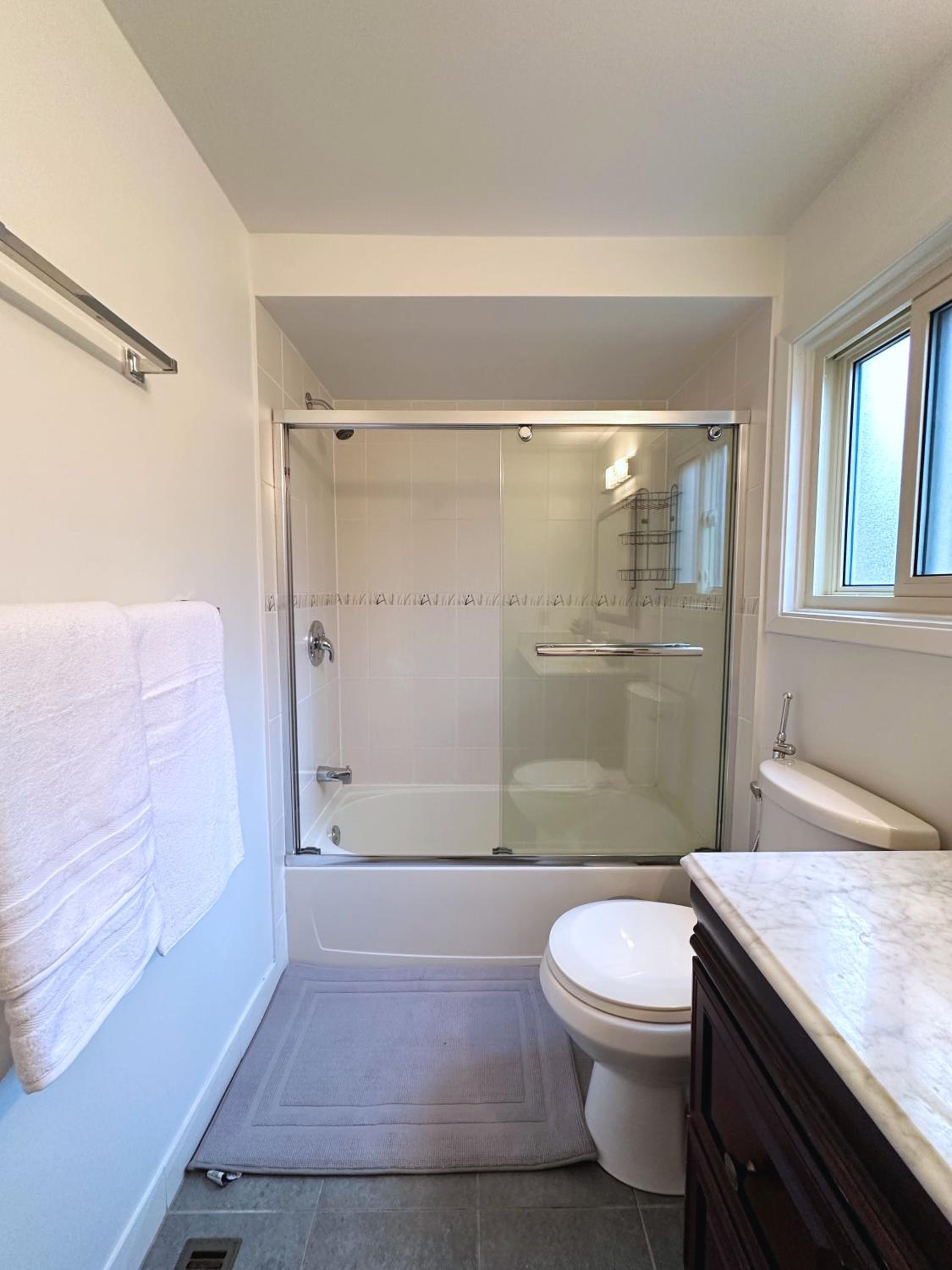 Elegant Spacious 4BR House in Upscale Neighborhood