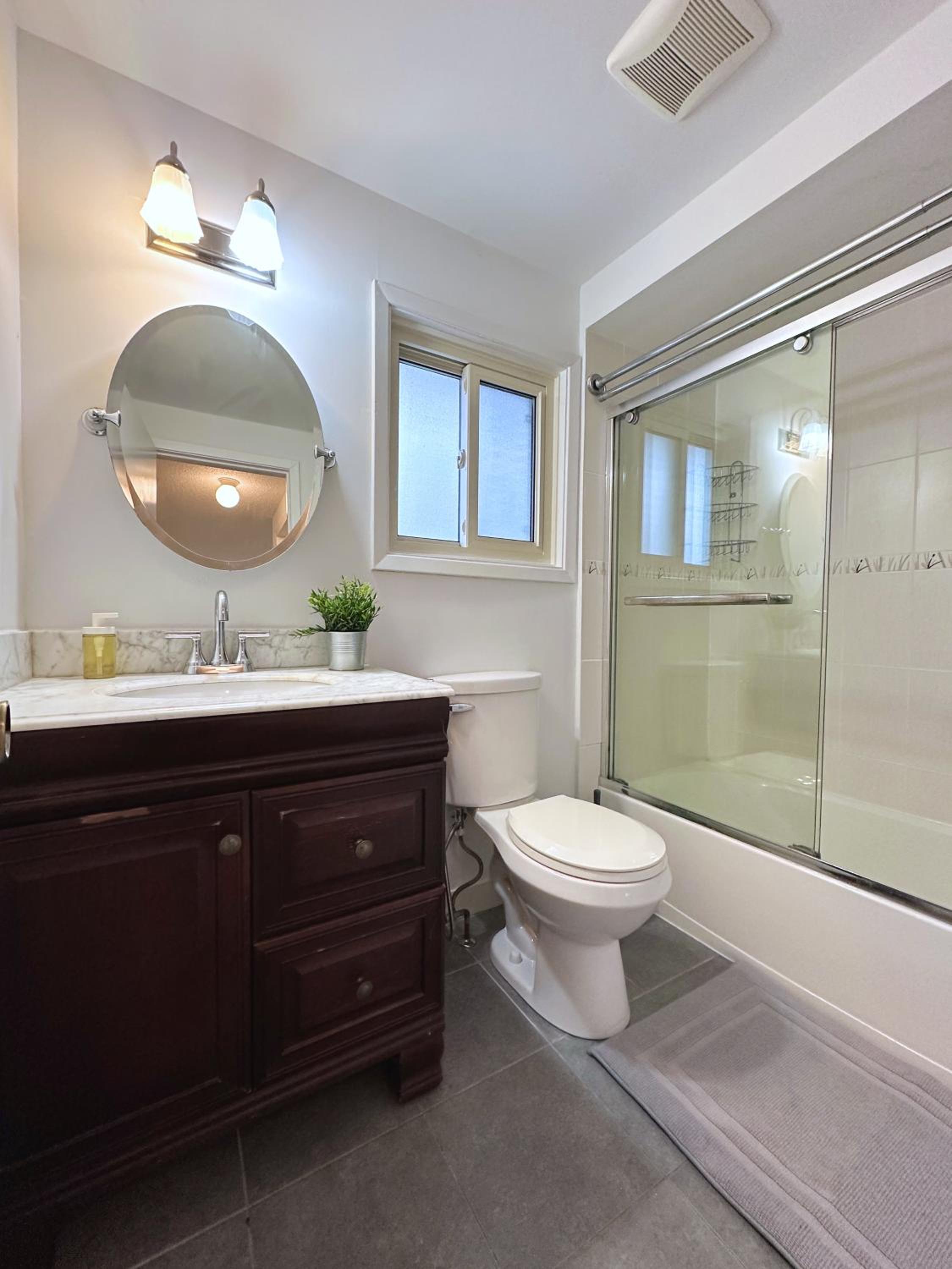 Elegant Spacious 4BR House in Upscale Neighborhood