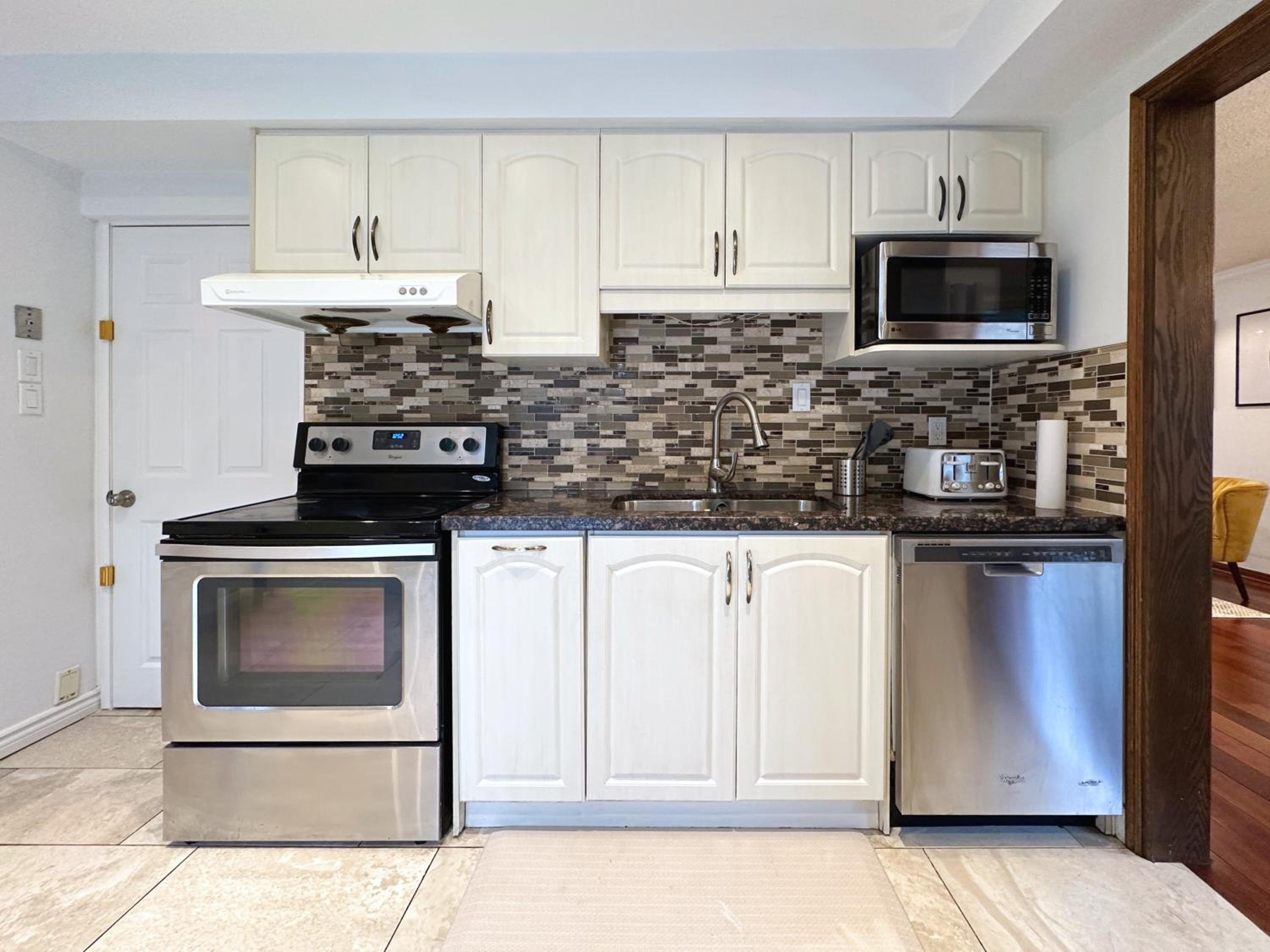 Elegant Spacious 4BR House in Upscale Neighborhood