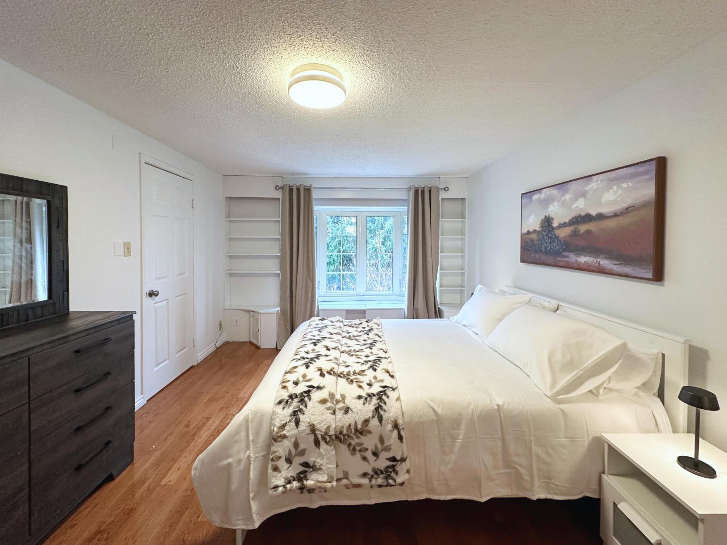 Elegant Spacious 4BR House in Upscale Neighborhood