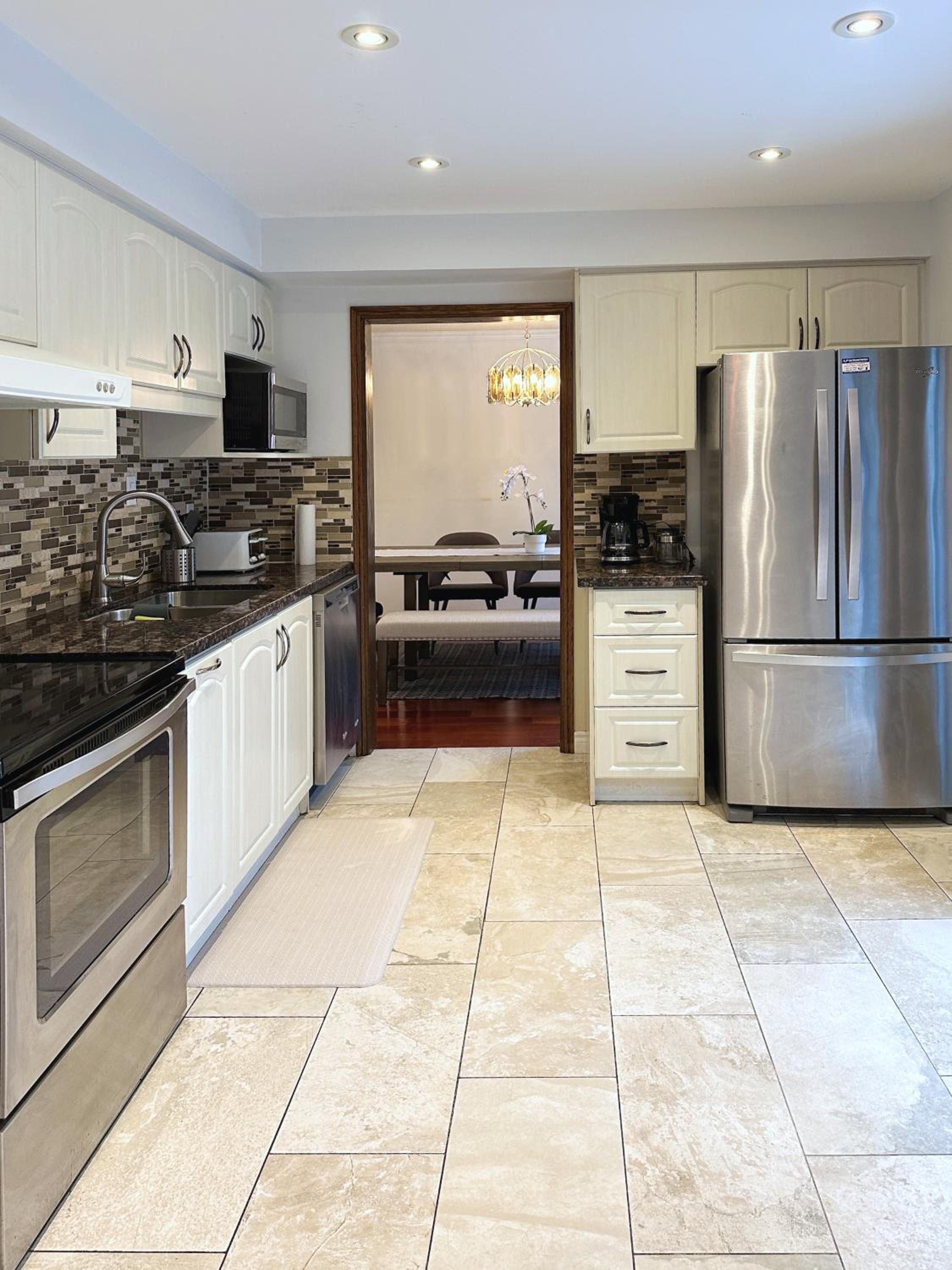 Elegant Spacious 4BR House in Upscale Neighborhood