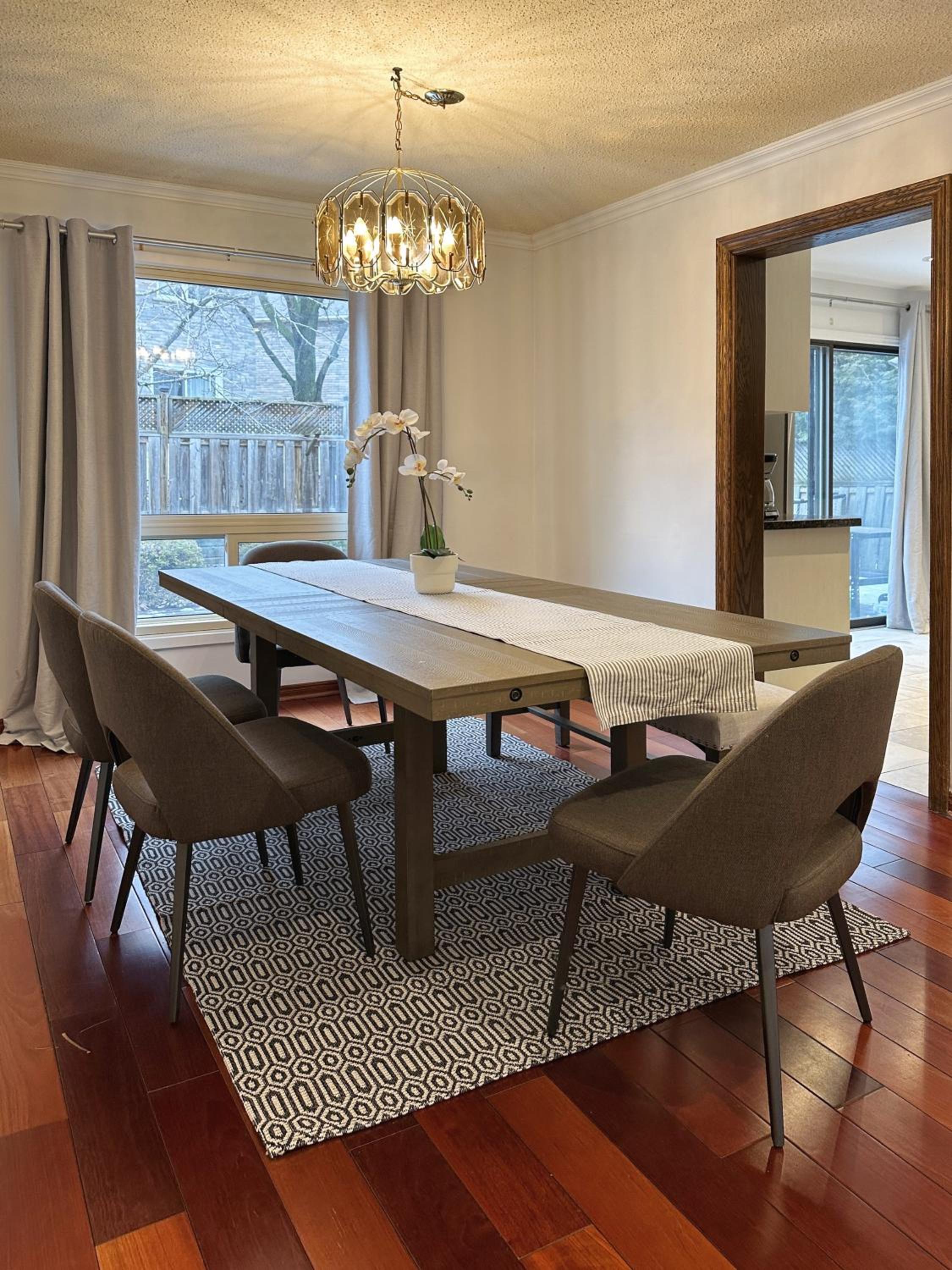 Elegant Spacious 4BR House in Upscale Neighborhood