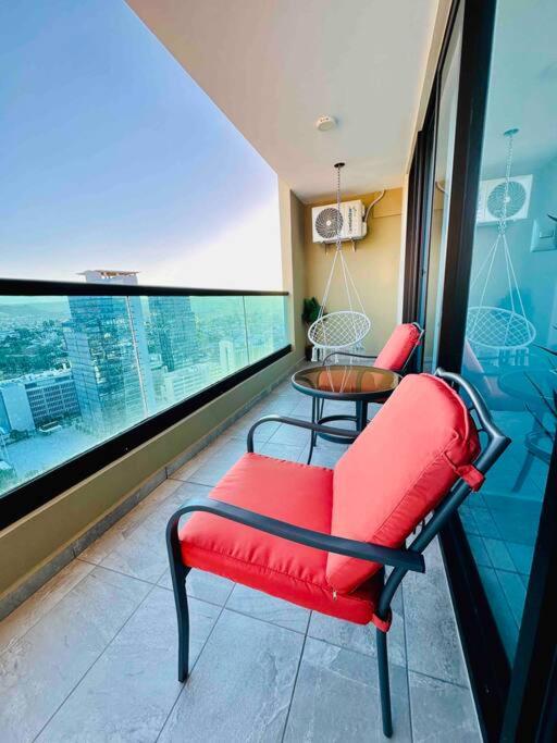 Luxury 1BR Apartment in Astria 706