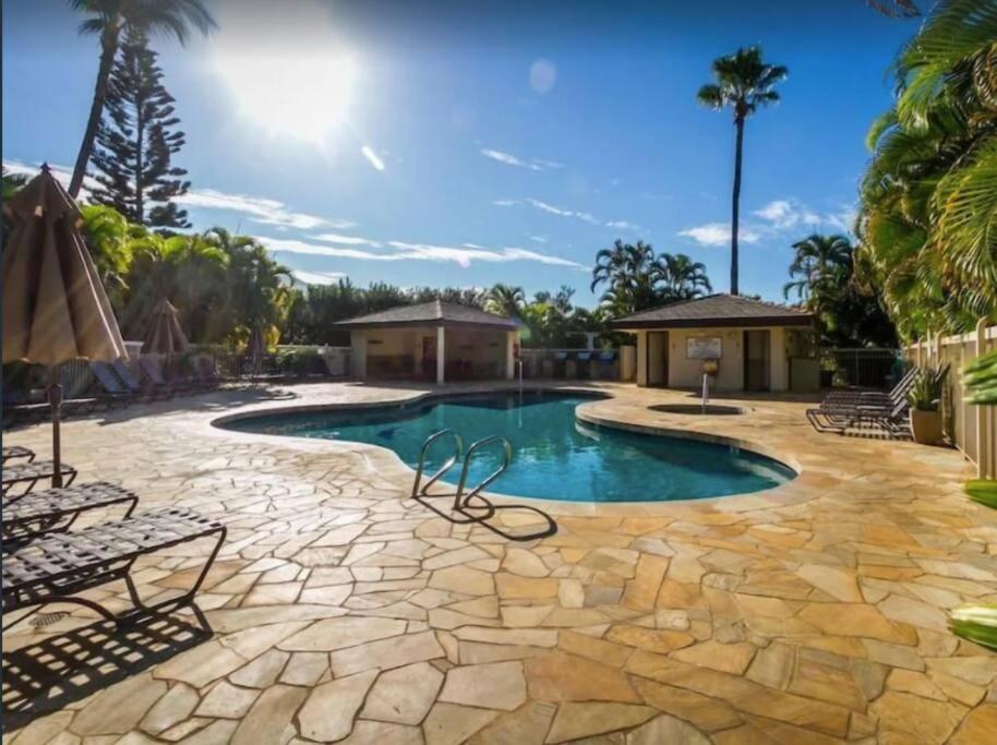 Beachside Retreat with High-Speed Wi-Fi and Pool view 2