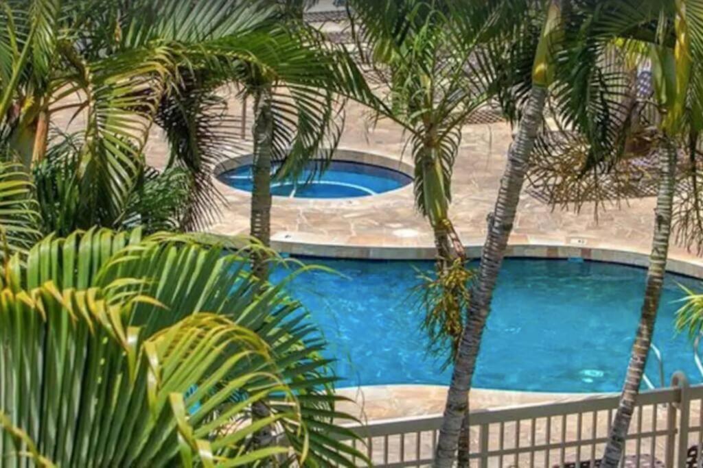 Beachside Retreat with High-Speed Wi-Fi and Pool view 4