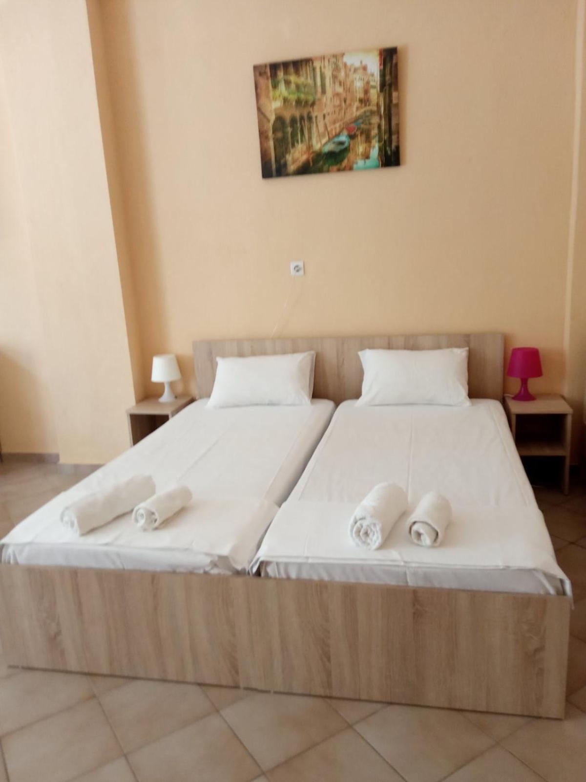 GOLDEN ROOMS photo 2