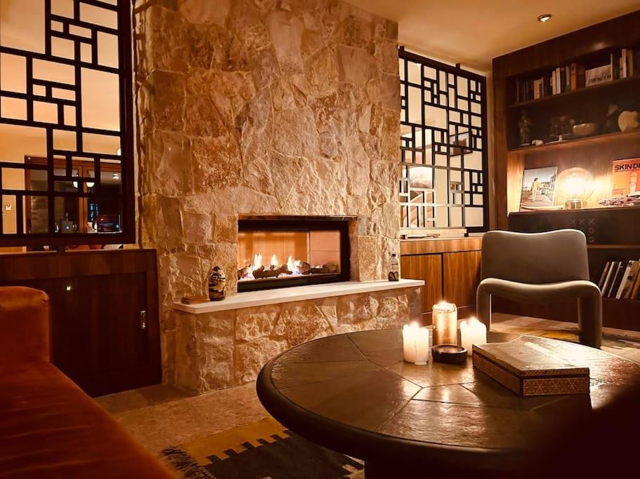Cromer Luxury Palm Springs Bungalow with Pool Room view 3