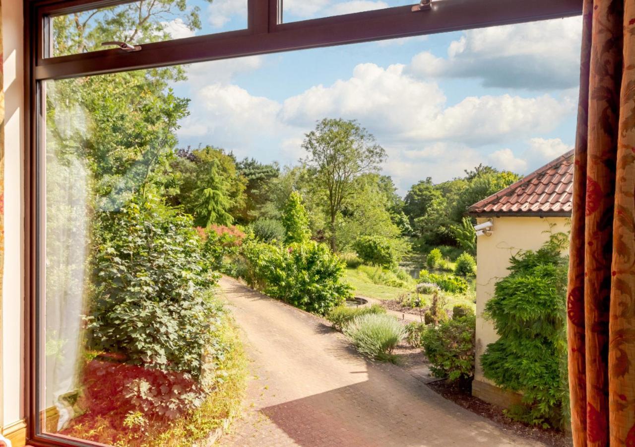 2 Bed in Woodbridge oc-vav view 2