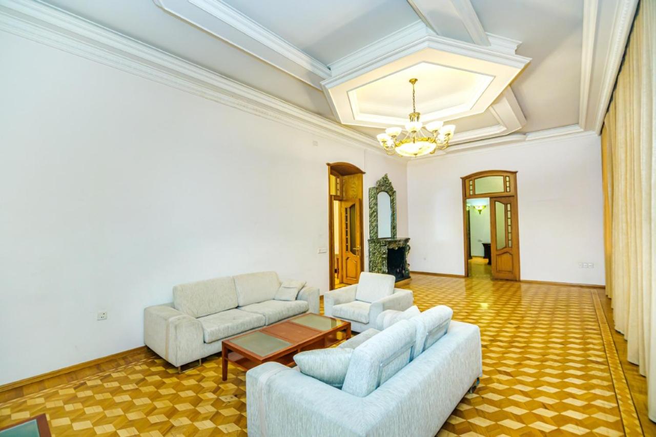 Big Apartment Saray