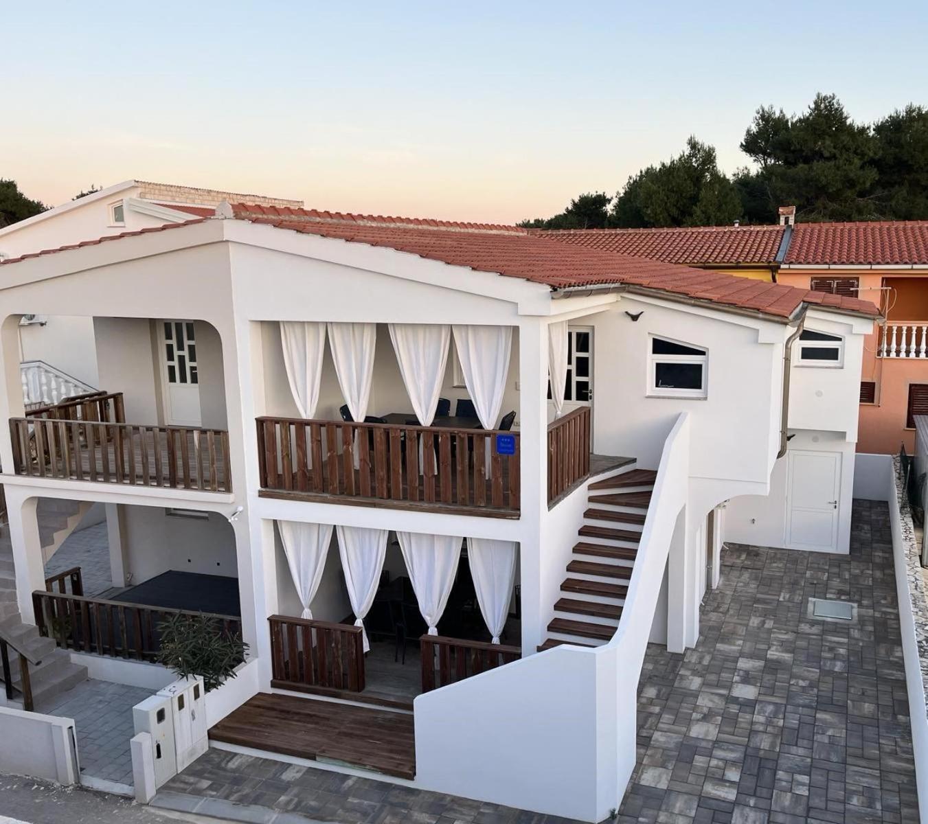 Sinisa Apartman Vir