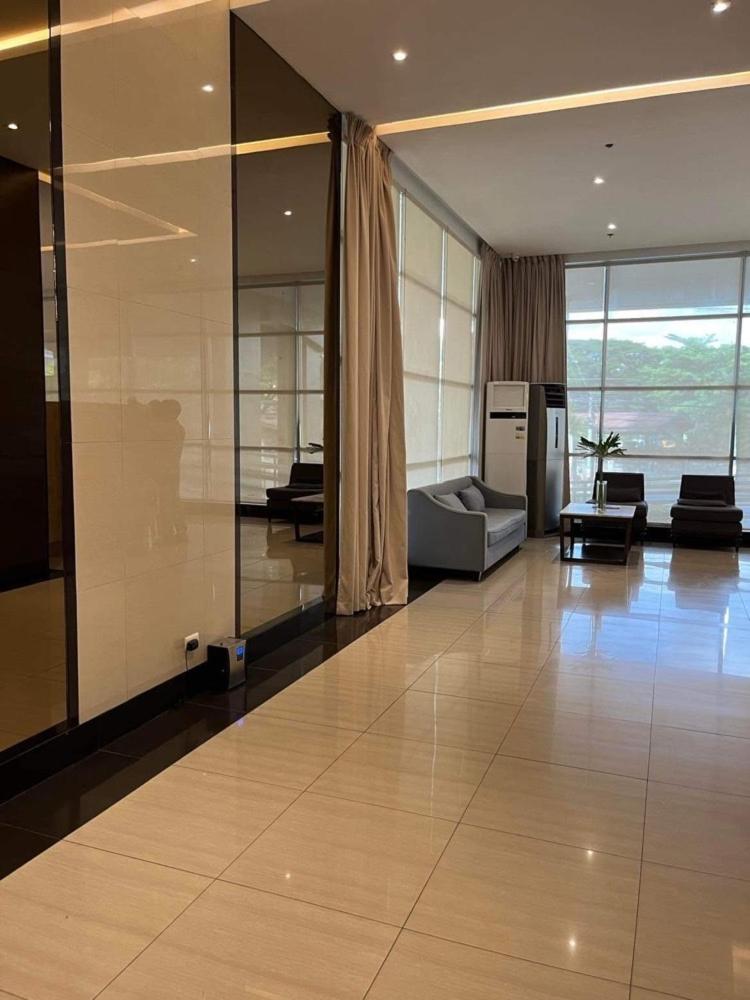 Centrio Budget Amenity Flr GFiber Internet with balcony by Ayala view 3