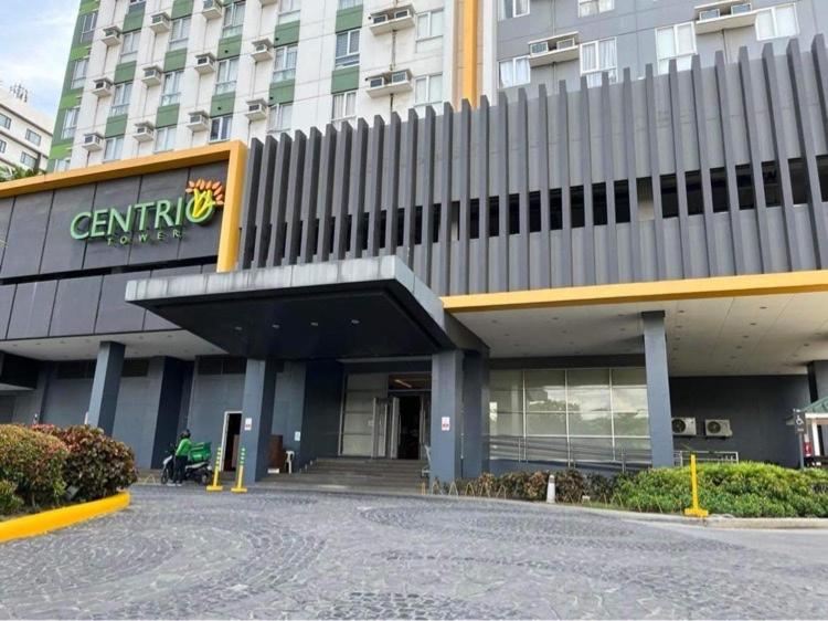 Centrio Budget Amenity Flr GFiber Internet with balcony by Ayala view 2