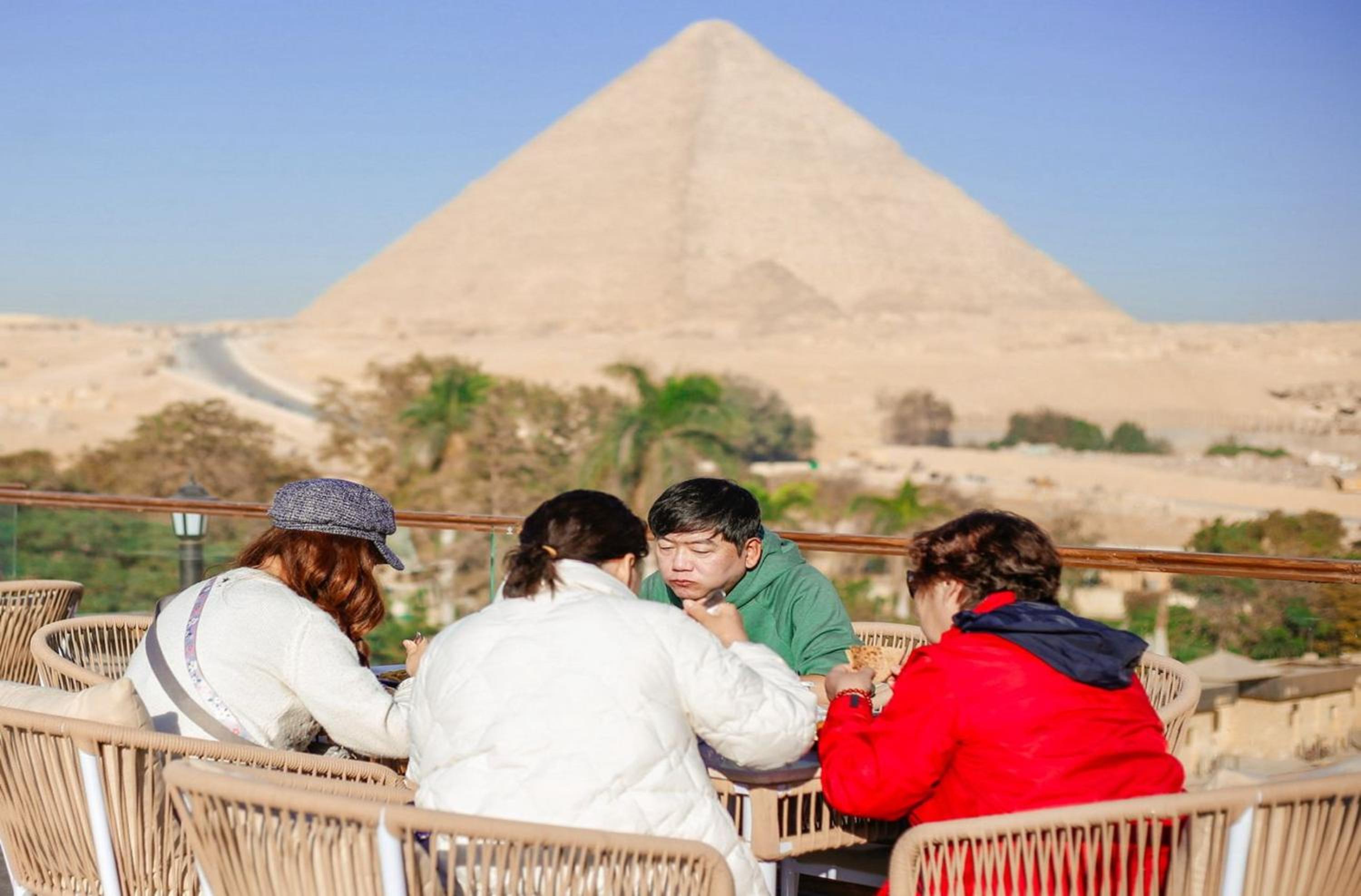 Tree Lounge Pyramids View INN , Sphinx Giza