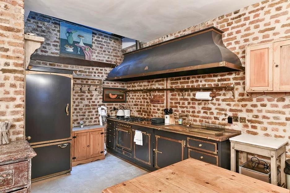 Knightsbridge 2BR Mews House