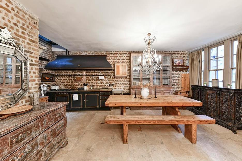 Knightsbridge 2BR Mews House