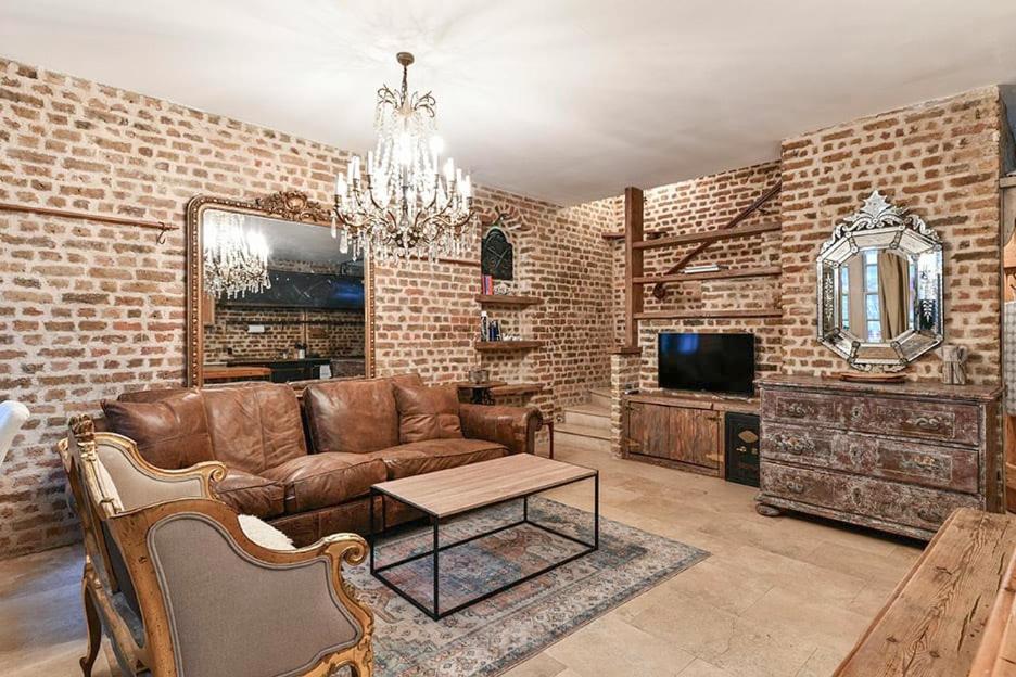 Knightsbridge 2BR Mews House