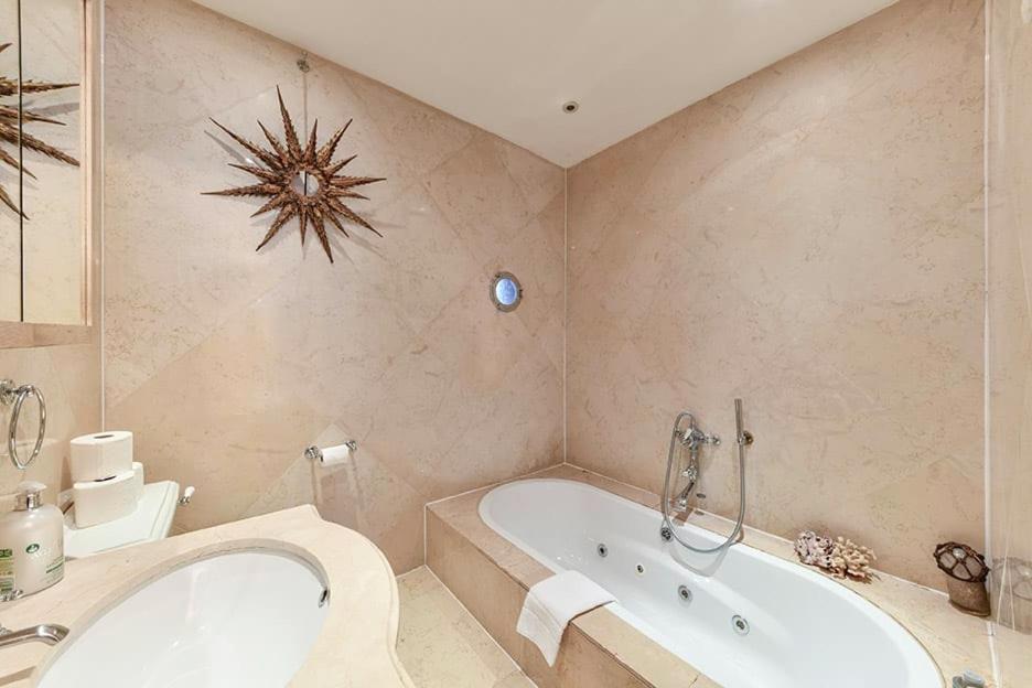Knightsbridge 2BR Mews House