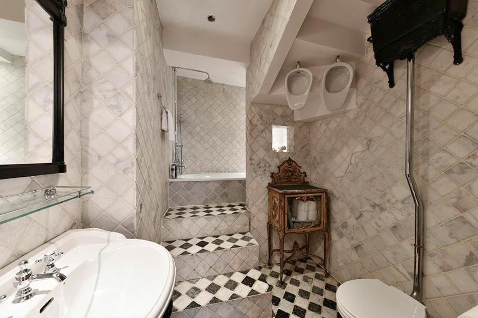Knightsbridge 2BR Mews House