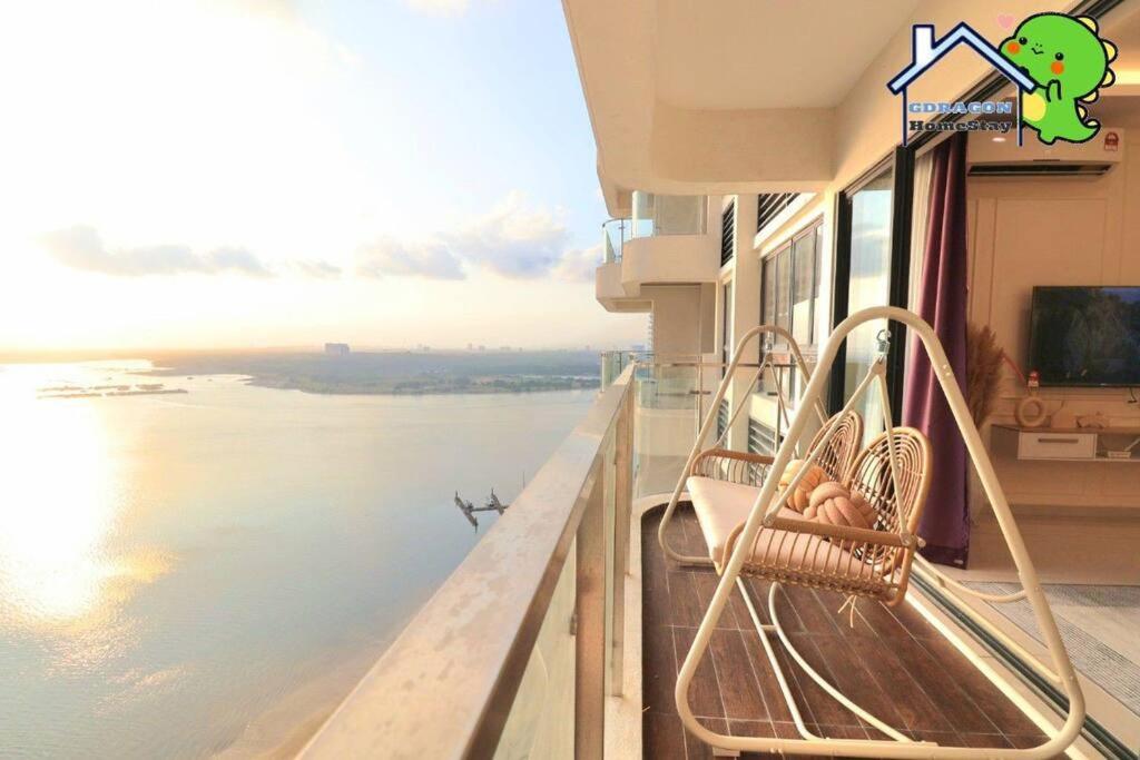 4BR high floor unblock seaview danga bay Lovell by Gdragon HomeStay