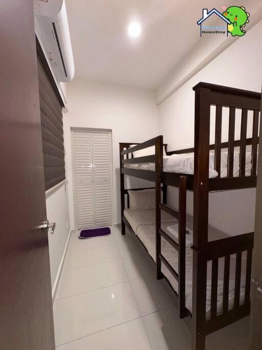 4BR high floor unblock seaview danga bay Lovell by Gdragon HomeStay