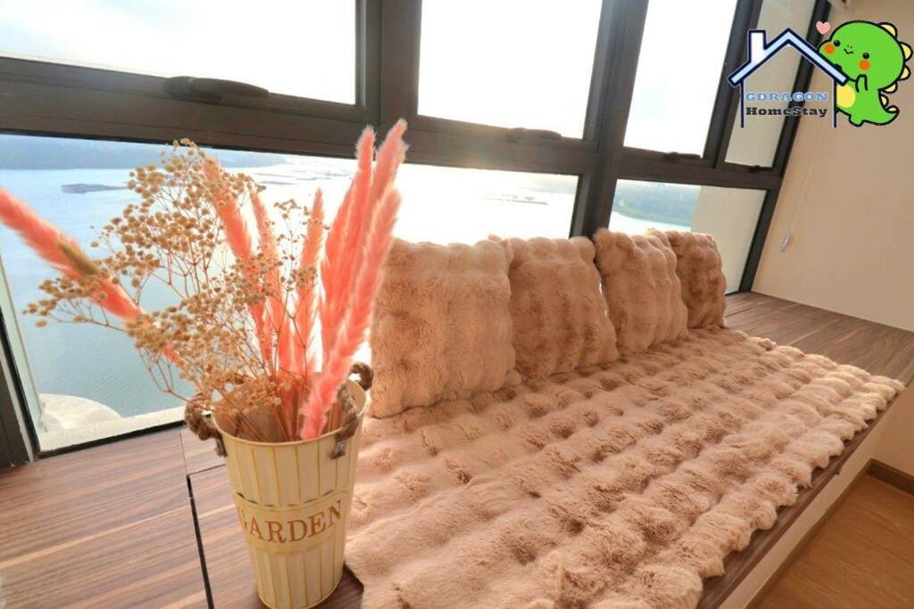 4BR high floor unblock seaview danga bay Lovell by Gdragon HomeStay