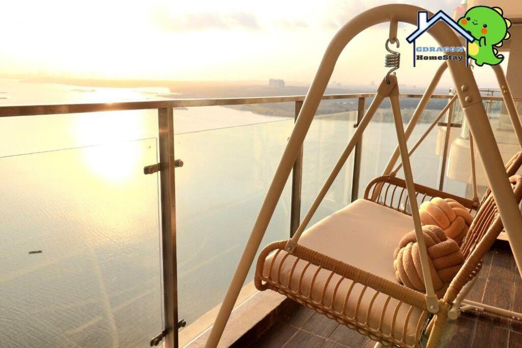 4BR high floor unblock seaview danga bay Lovell by Gdragon HomeStay