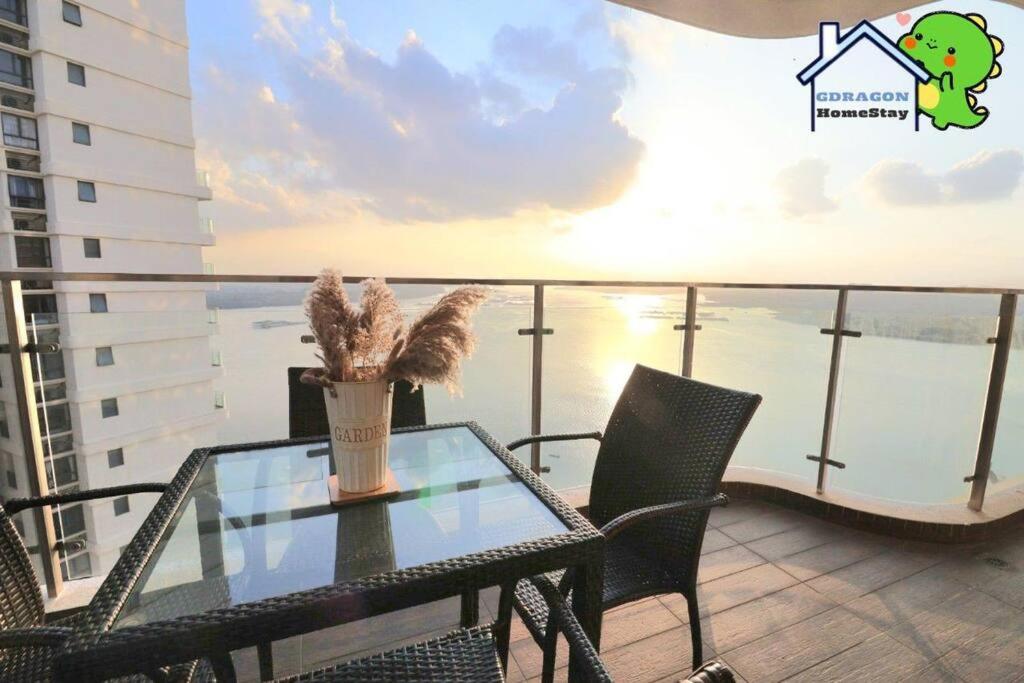 4BR high floor unblock seaview danga bay Lovell by Gdragon HomeStay