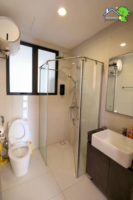 4BR high floor unblock seaview danga bay Lovell by Gdragon HomeStay